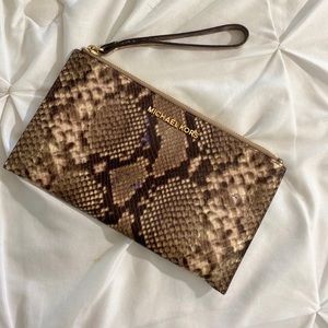 Michael Kors Hand bag 🐍